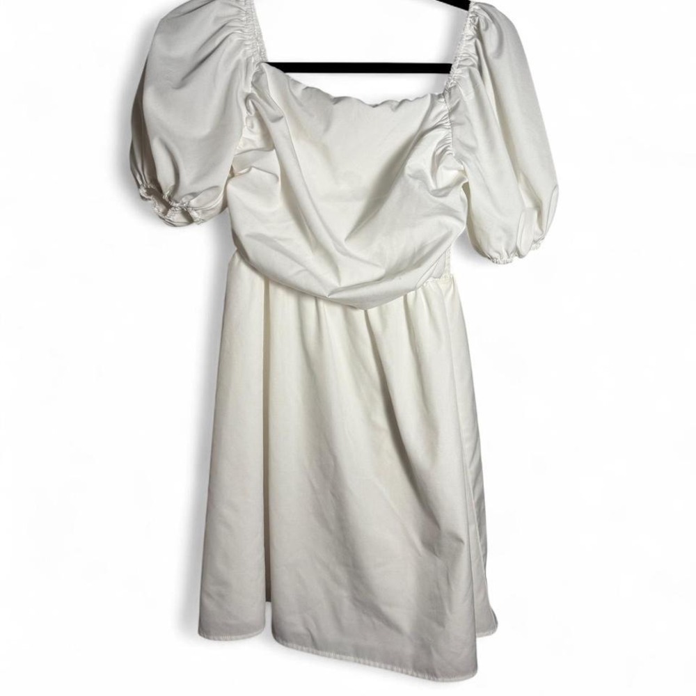 Size medium flowy white dress with runching in the back and puffy sleeves